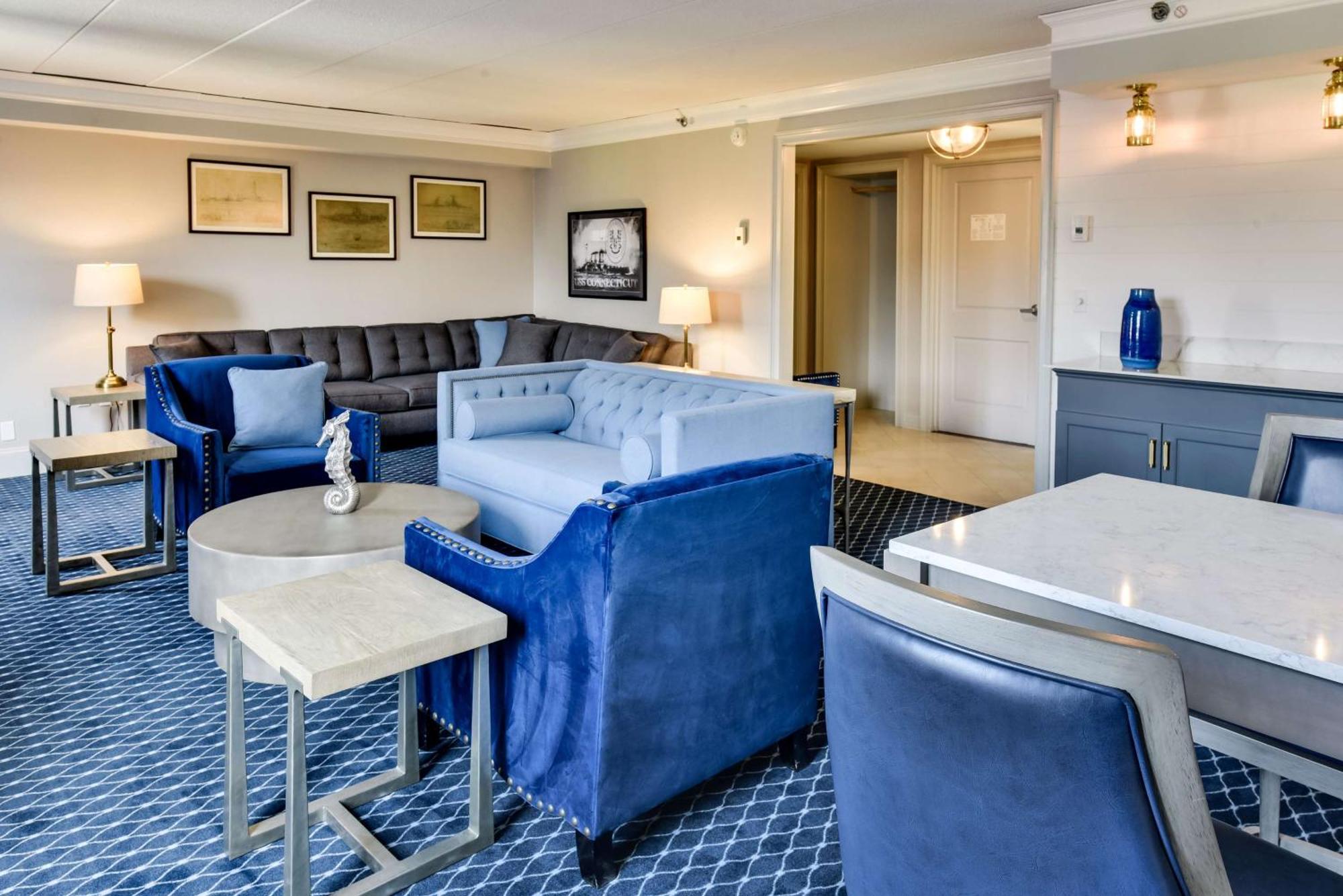 Hilton Mystic Hotel Bagian luar foto