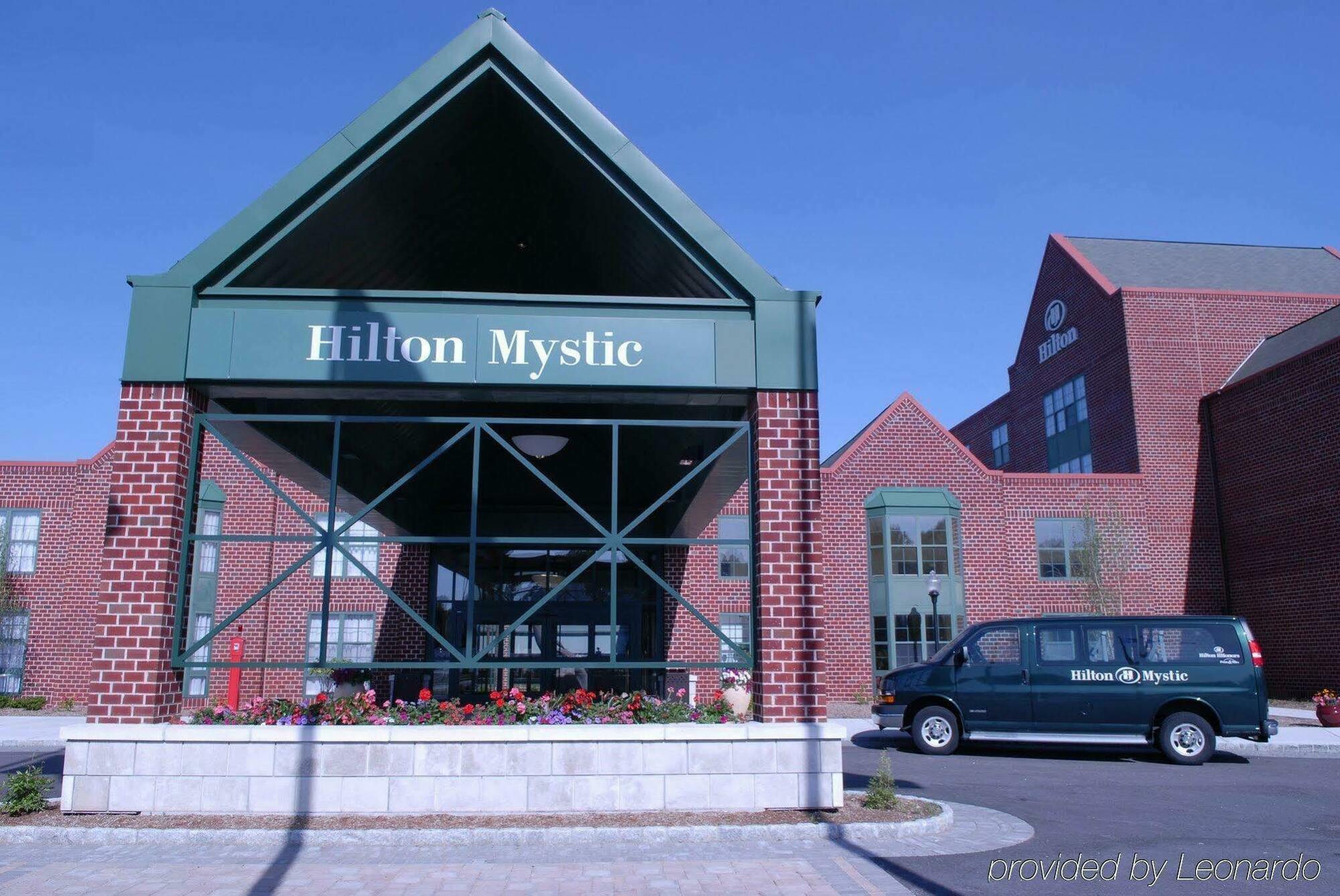 Hilton Mystic Hotel Bagian luar foto